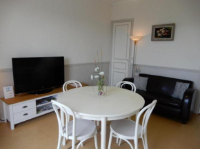 CAPRICES DE MER Appartement avec grand balcon et vue à 300 m plage, apercu mer, lit Queen Size, Mers les Bains Le Treport , petit dejeuner en option, 2 vélos fournis